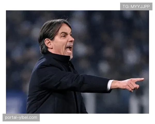 场边镜头:因扎吉抗议判罚吃到黄牌,西蒙尼场边激情指挥