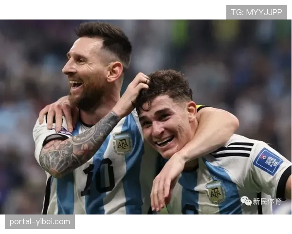 终场哨响，里昂球员拥抱庆祝终结九场不胜